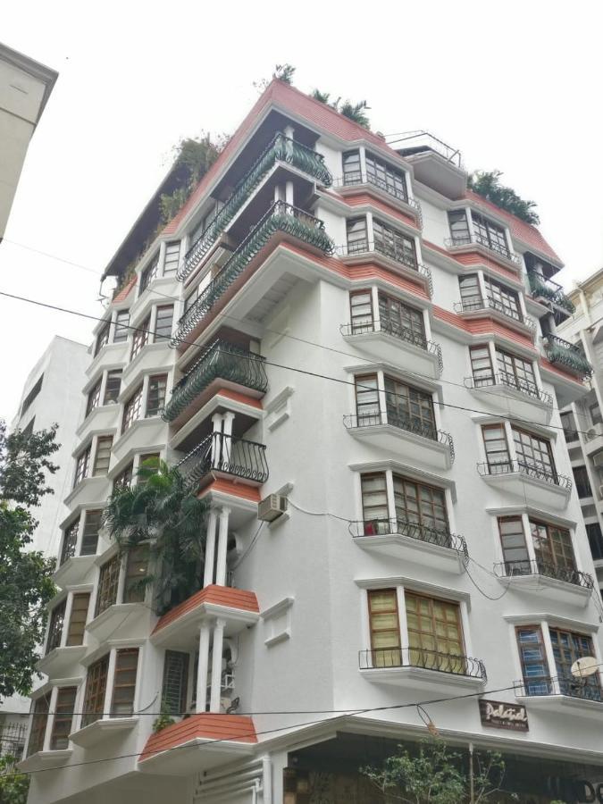 Bandra's Prime Luxurious 2 Bhk Apartment *