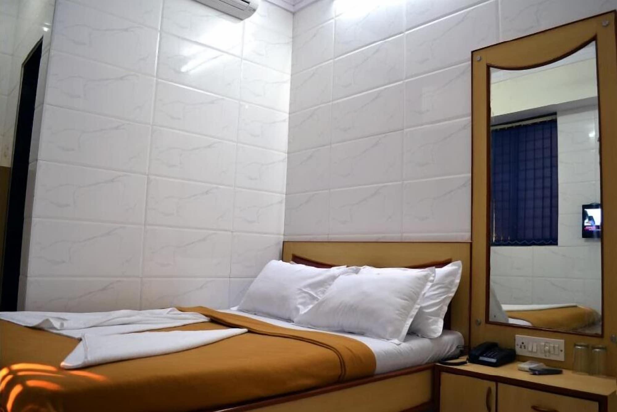 Fabexpress New Deepak - Nr & Csmt Station Hotel 2*