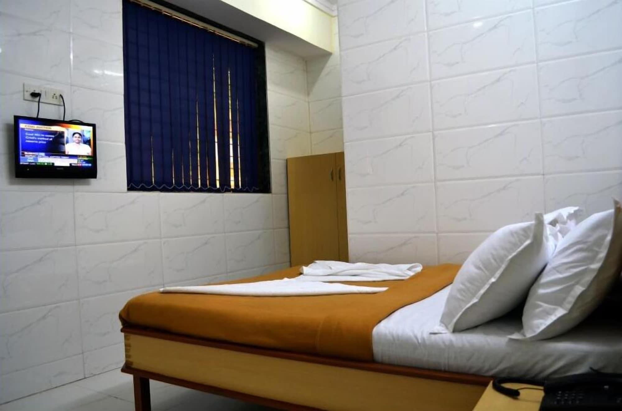 Hotel Fabexpress New Deepak - Nr & Csmt Station