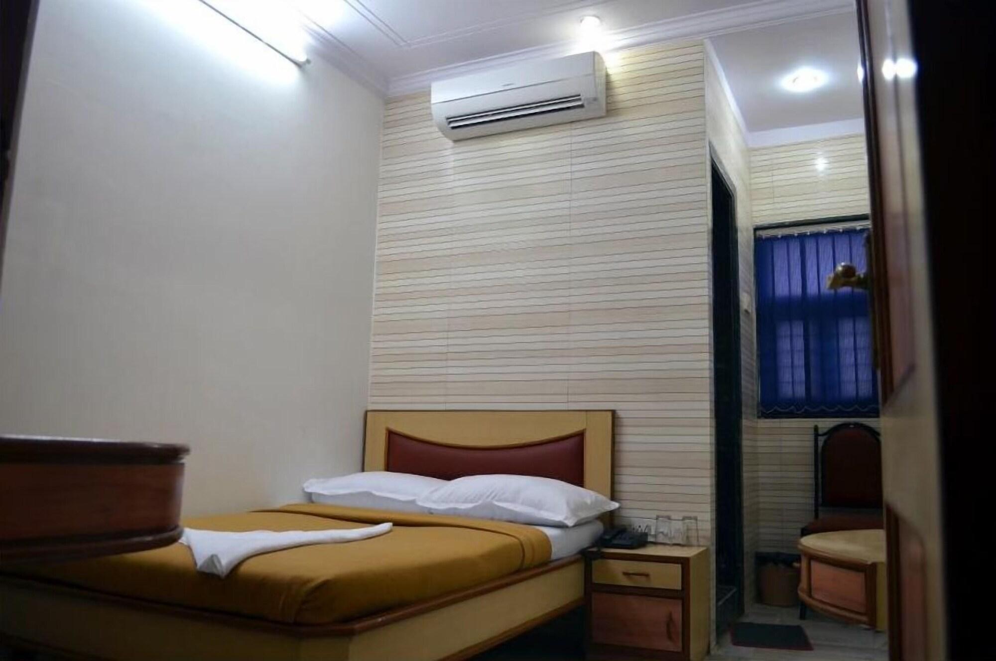 Fabexpress New Deepak - Nr & Csmt Station Hotel 2*