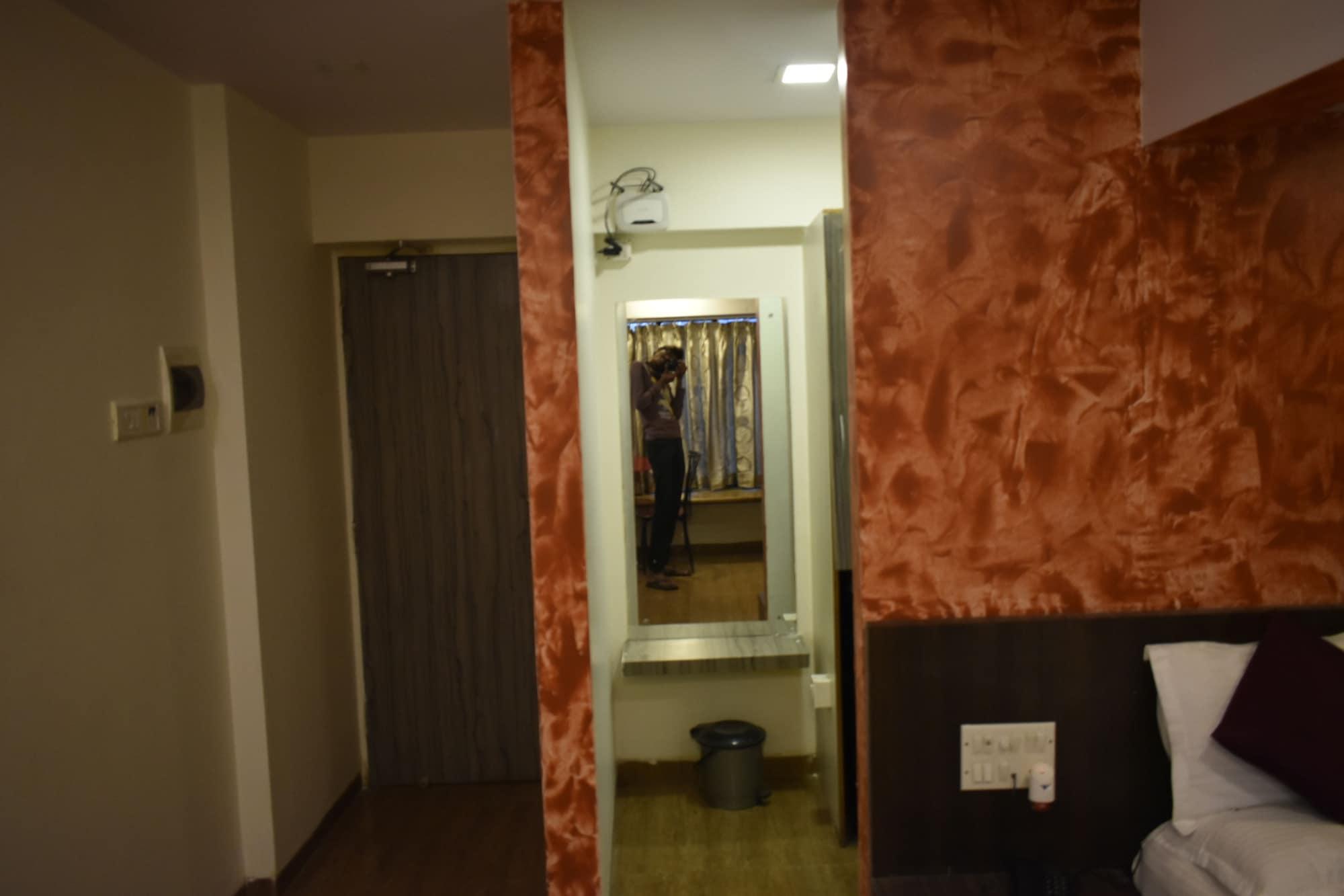 Hotel Arma Court - Near Us Embassy, Bkc
