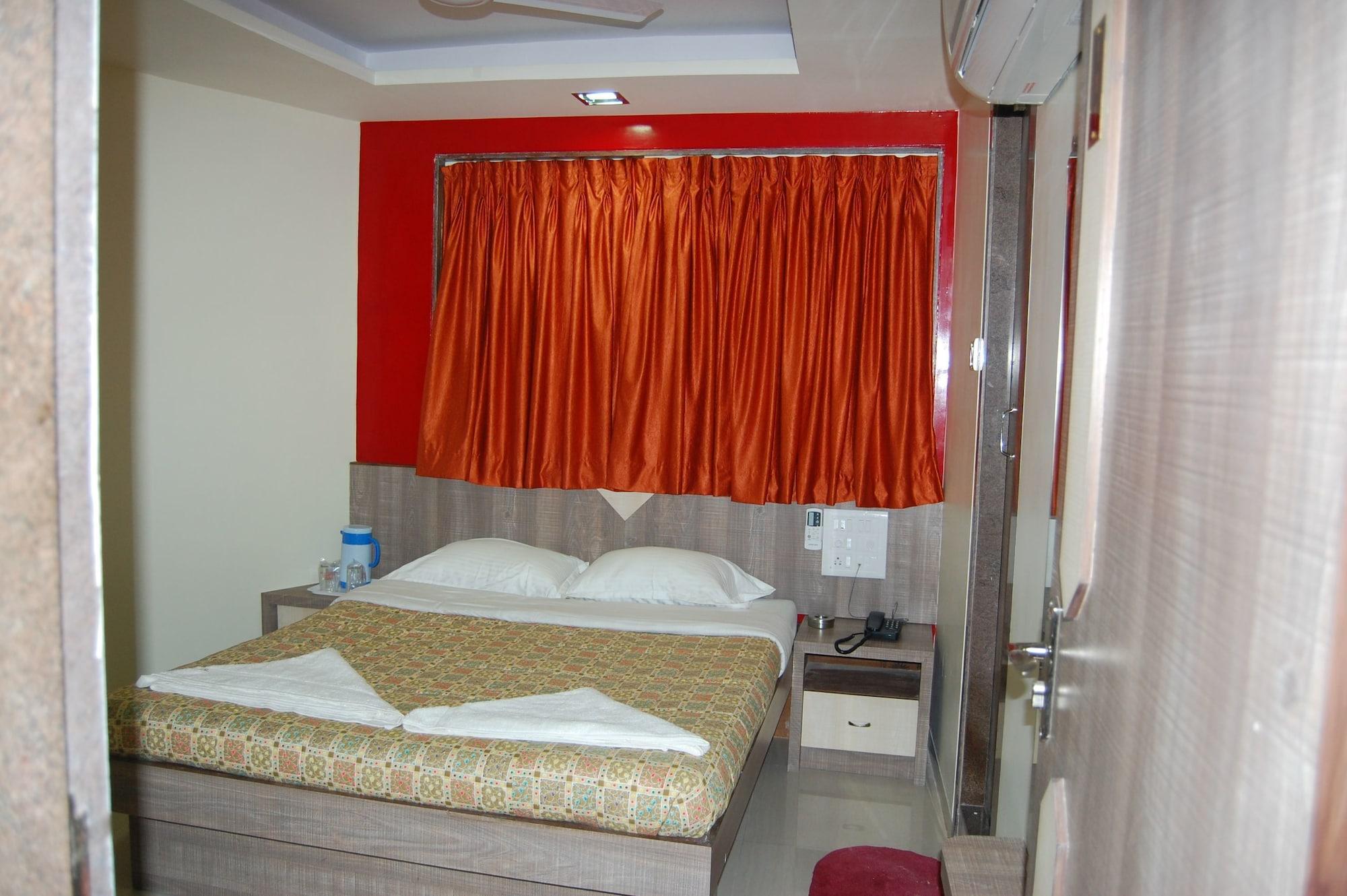 Hotel Oyo 8311 Galaxy Residency 3*