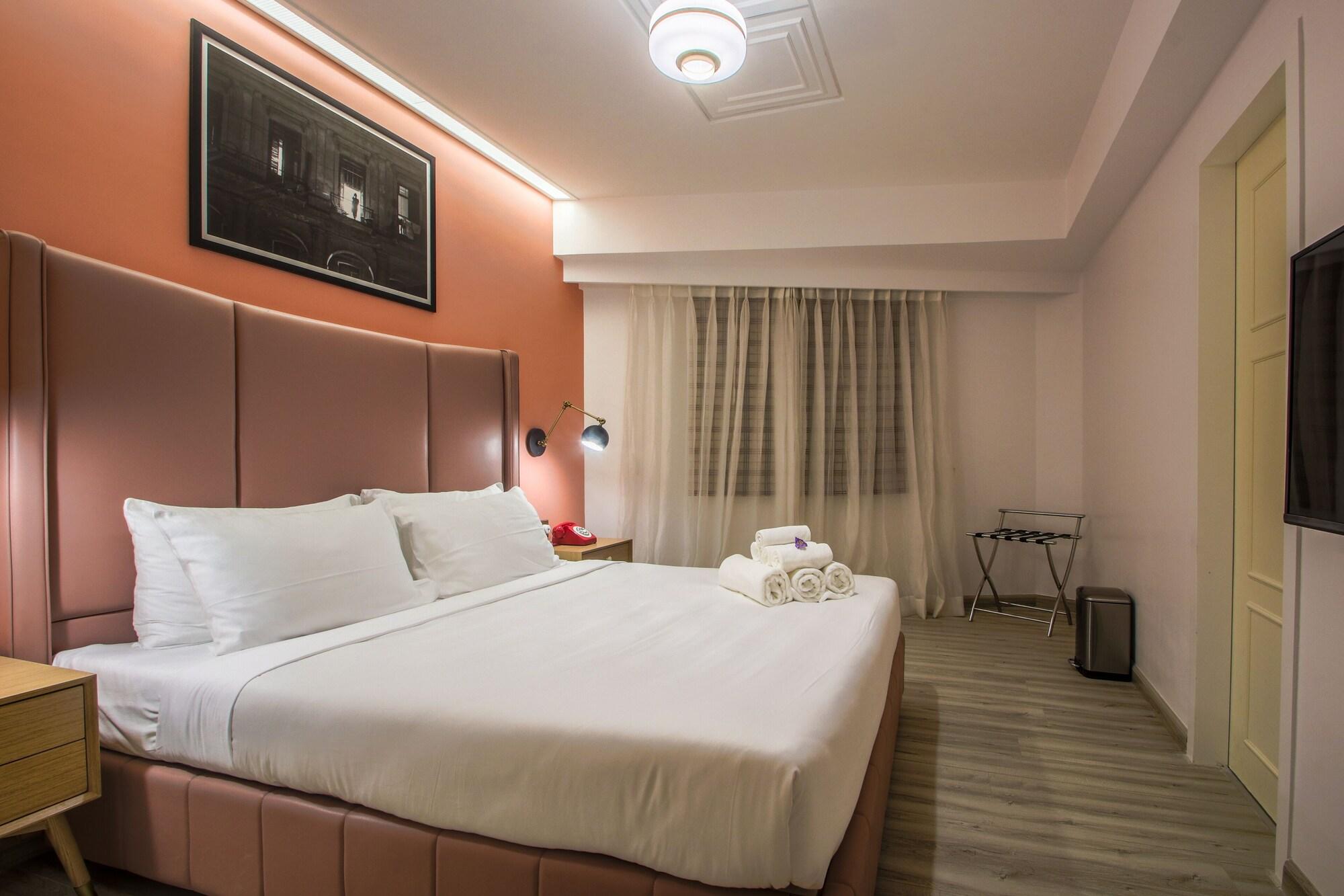 T24 Retro Hotel