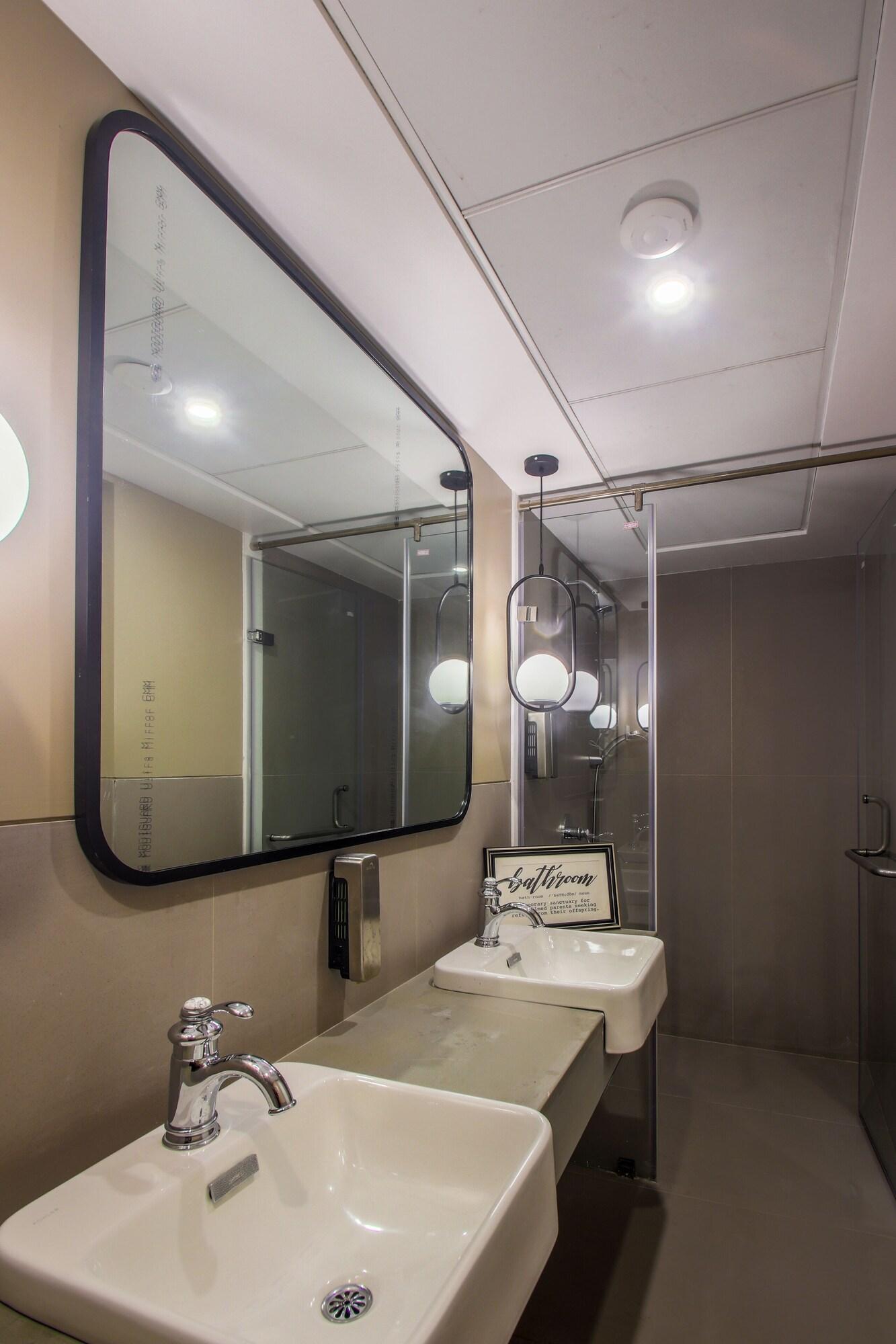 T24 Retro Hotel