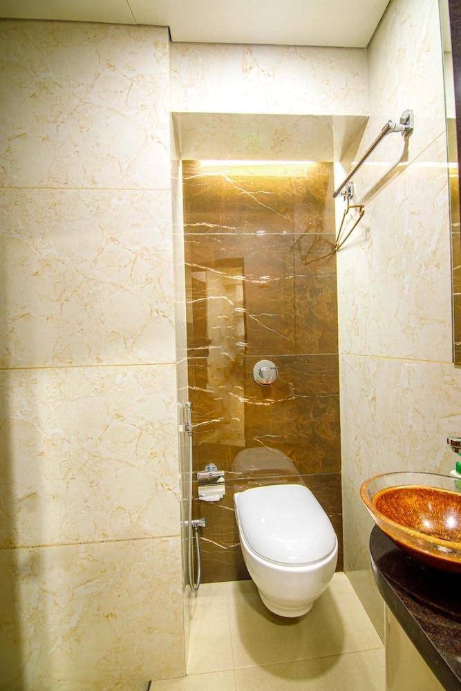 Hotel La Metro Near Bkc 3*