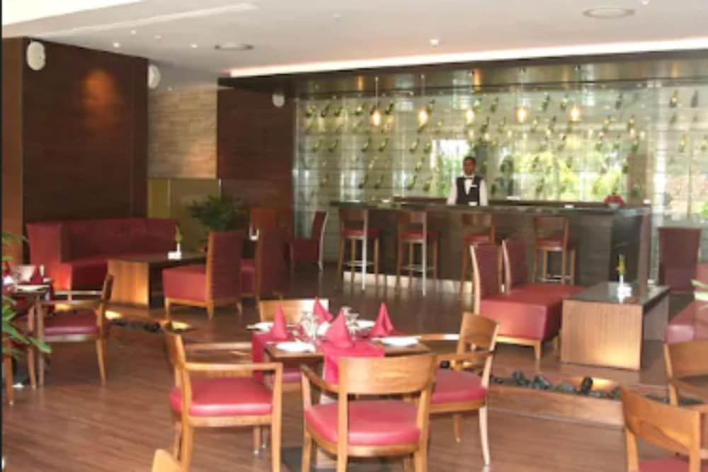 The Retreat & Convention Centre Hotel