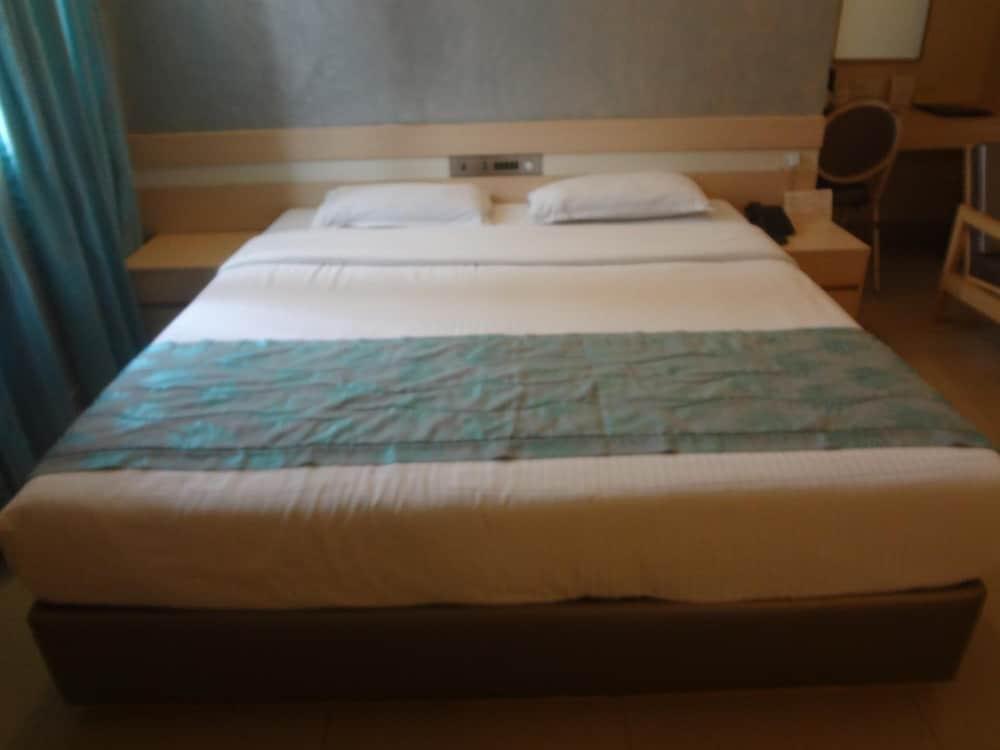 Diplomat, Colaba Hotel