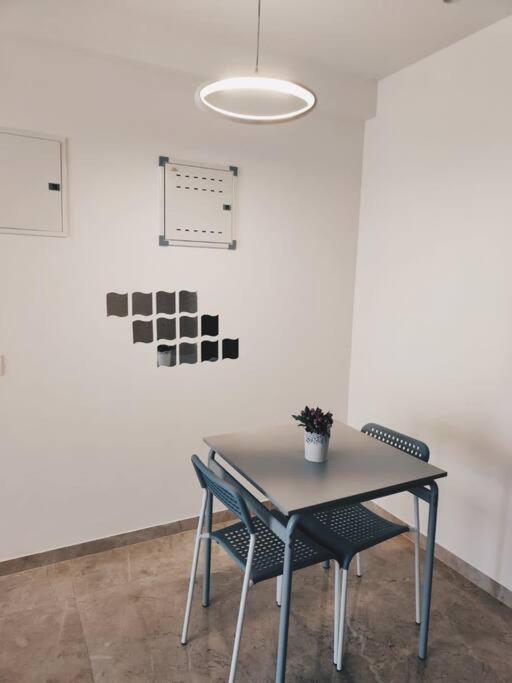 Apartment Trendy1br+smart Kitchen +living Room+1.5 Toilets