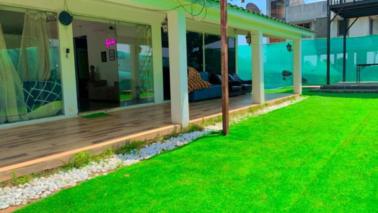 Guest house White House Goregaon *