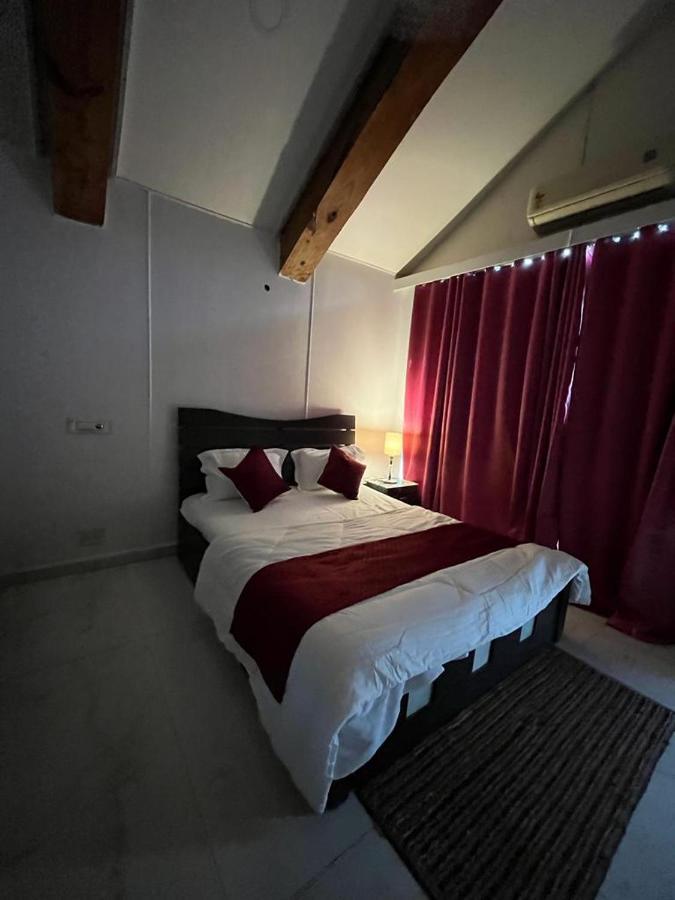 White House Goregaon Guest house Mumbai