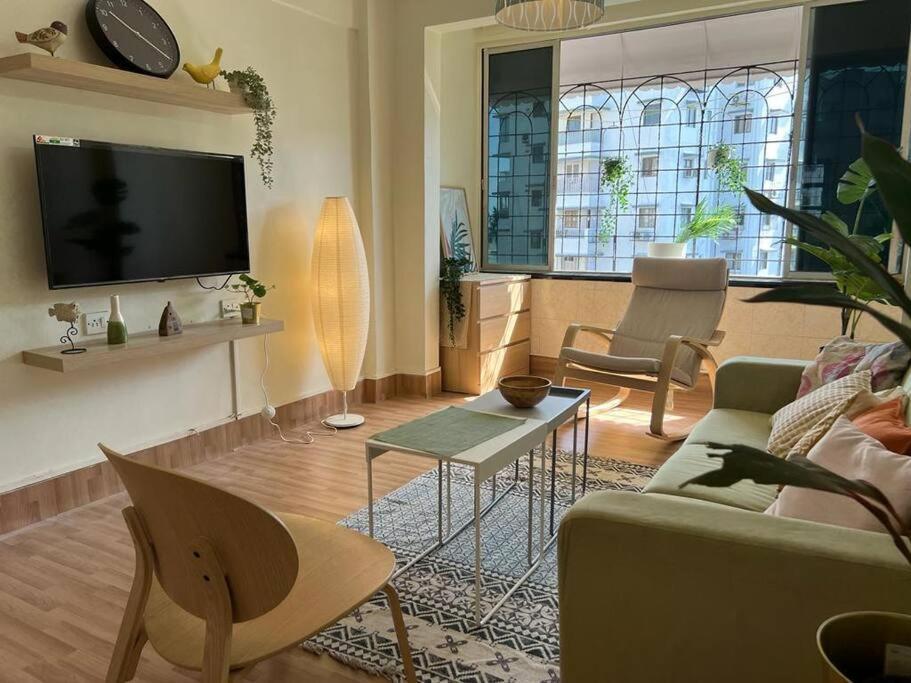 Mon Desire 5, Perry Cross Rd, Bandra West By Connekt Homes Apartment *
