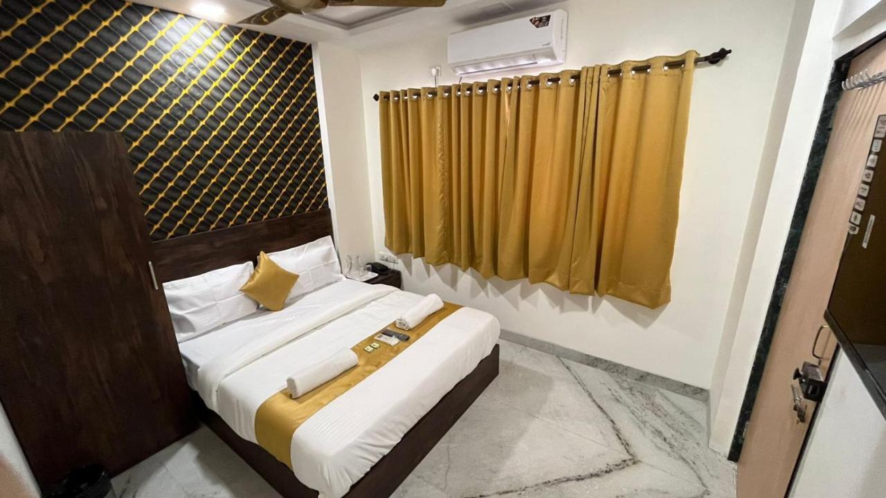 Hotel Plaza - Prabhadevi Dadar 3*