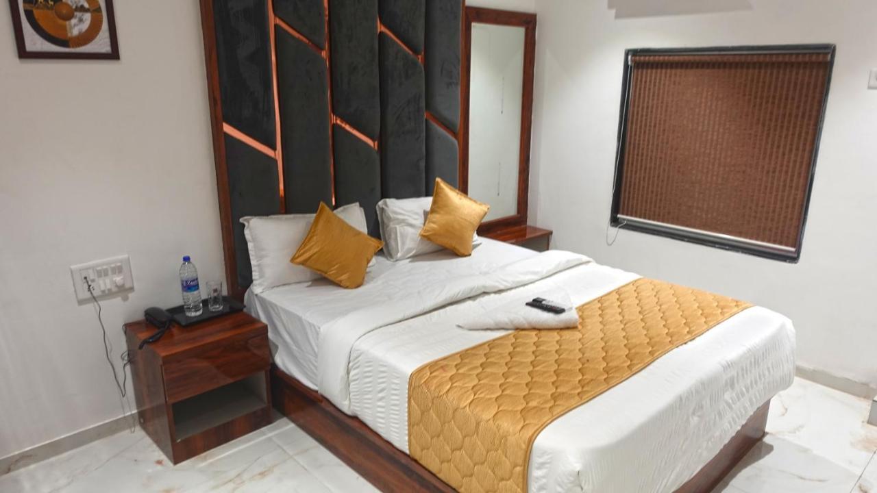 Hotel Palms Residency, Chembur