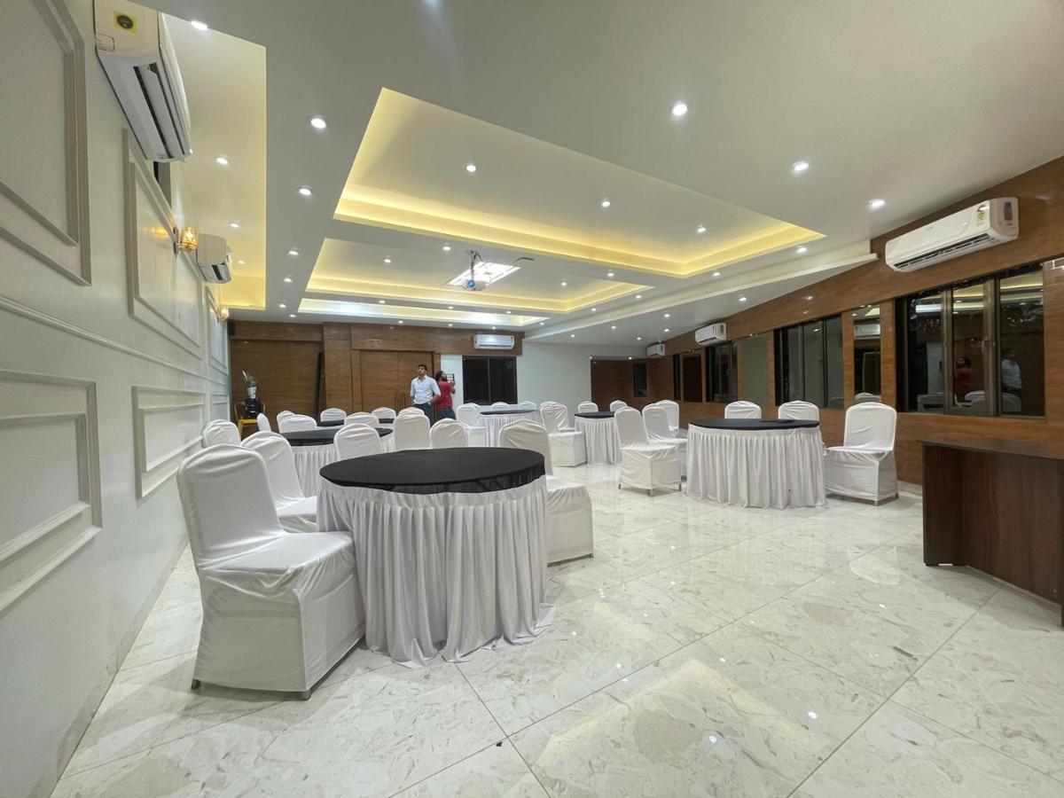 Hotel Golden Tulipz 3*