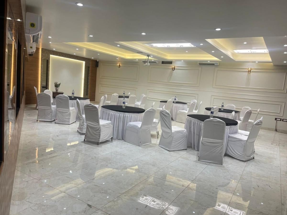 Hotel Golden Tulipz 3*