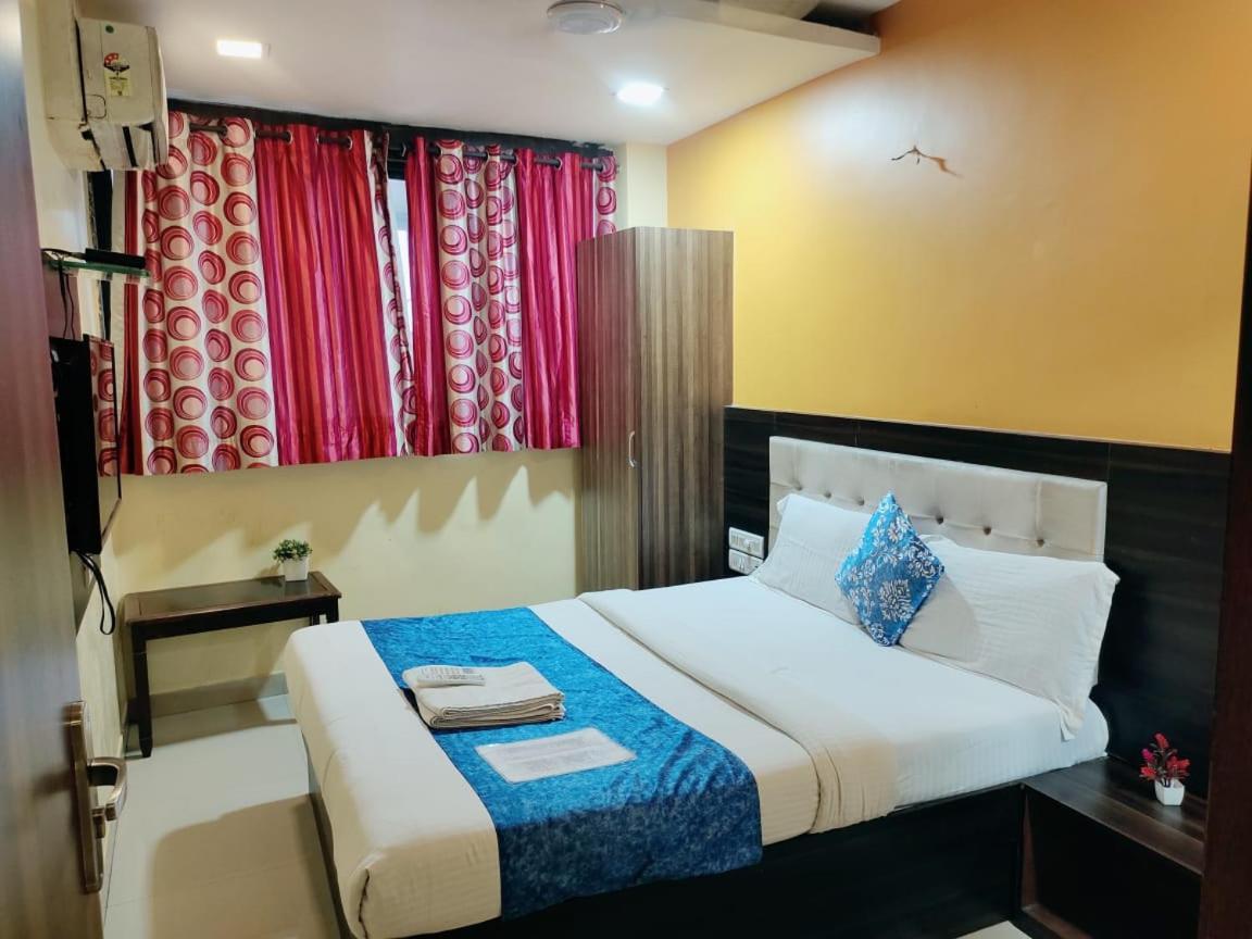Golden Galaxy - Santacruz East Mumbai