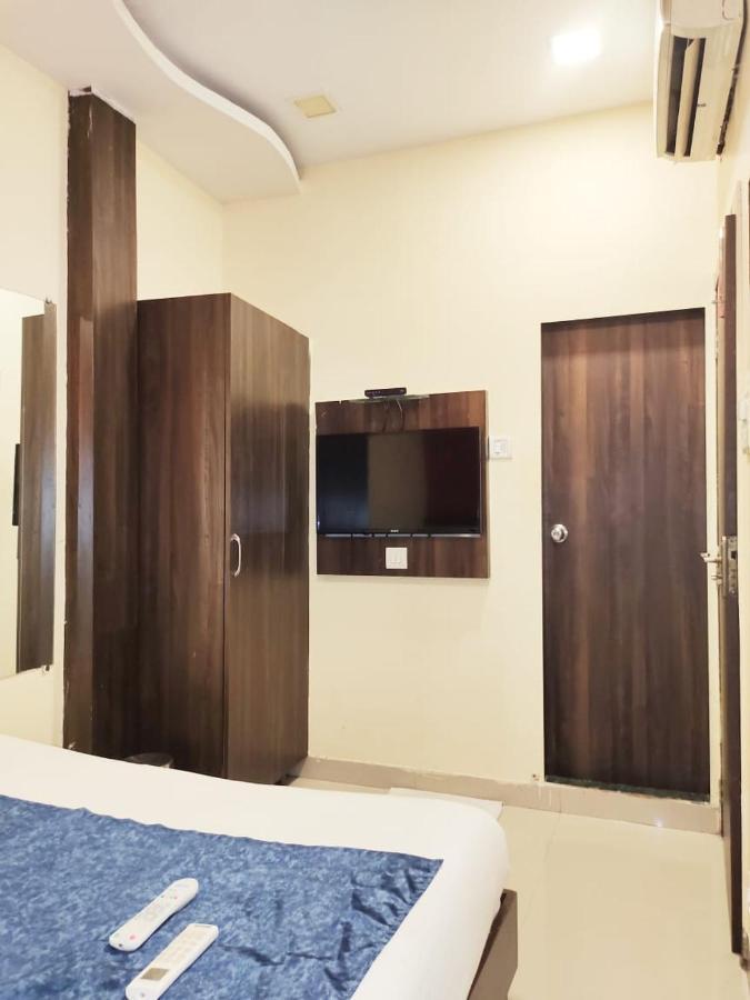 Hotel Golden Galaxy - Santacruz East Mumbai
