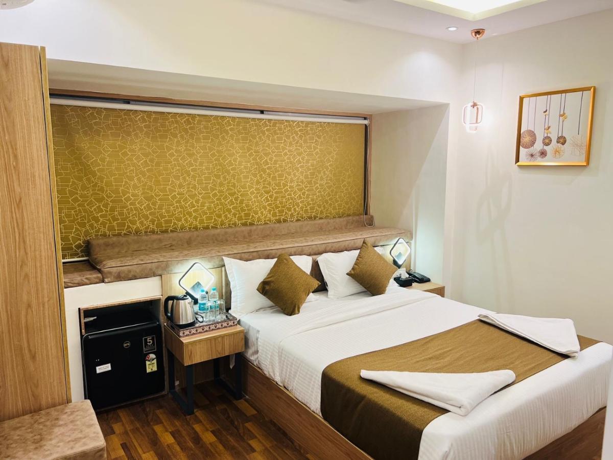 Larmont Luxury Hotel 3*