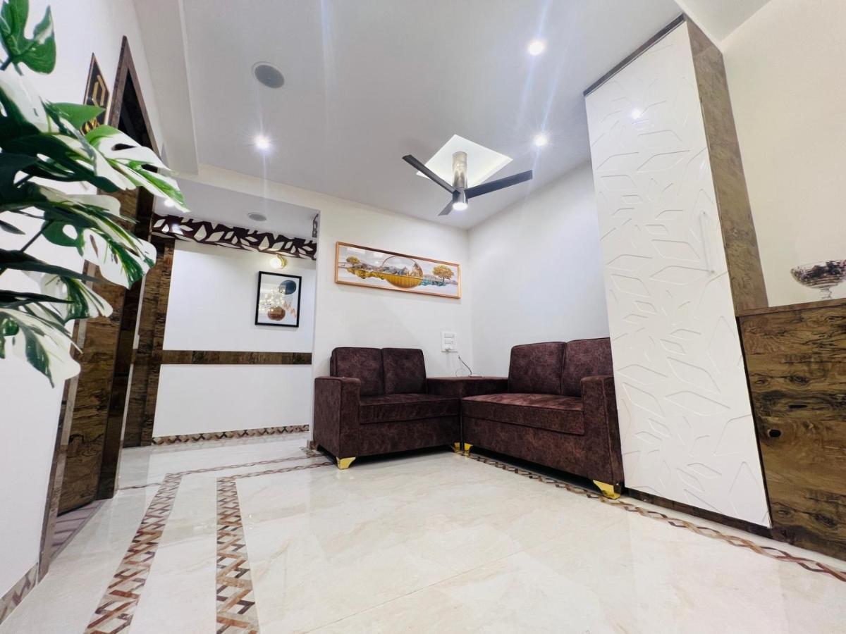 Larmont Luxury Hotel 3*