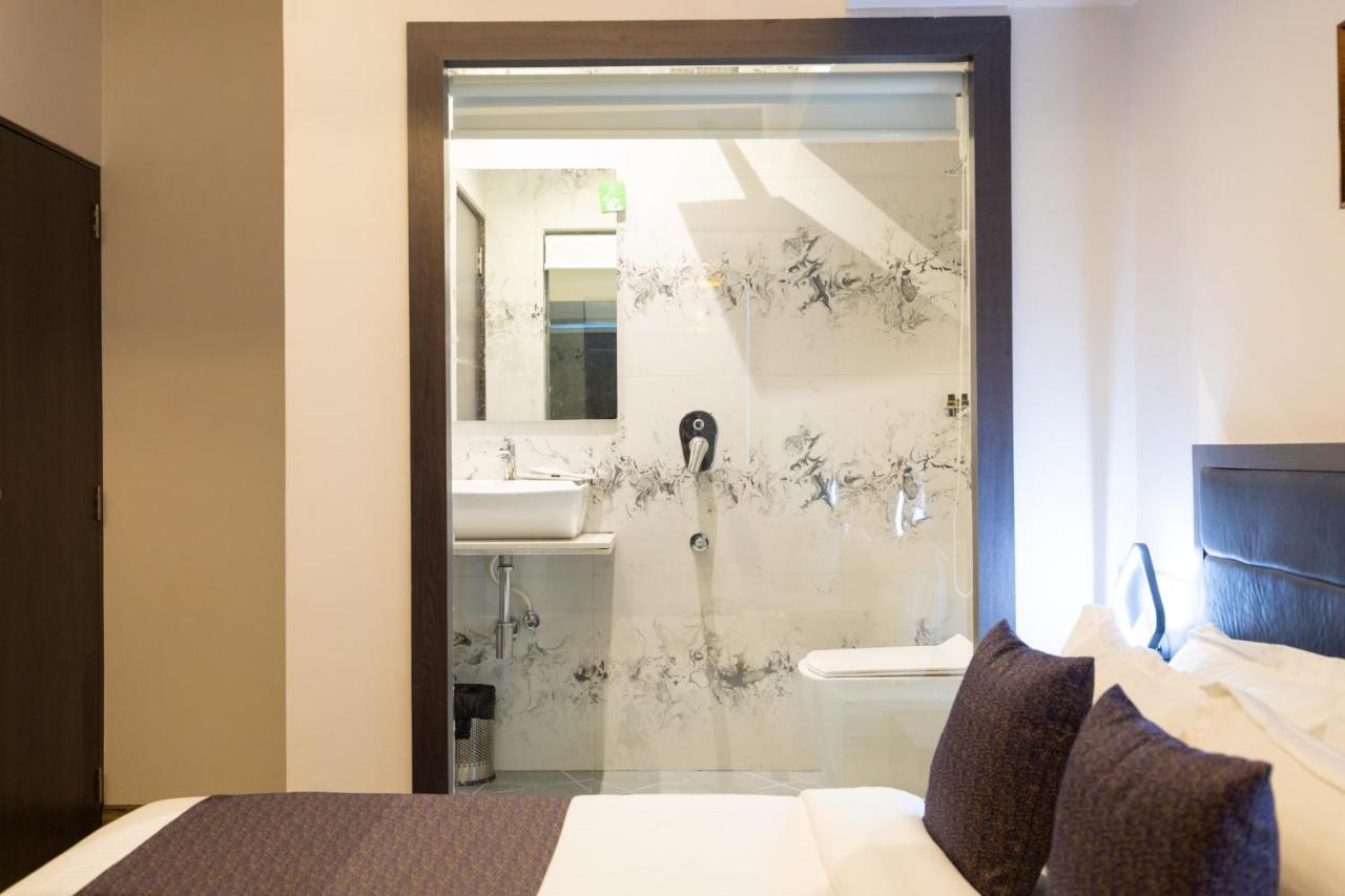 Larmont Luxury Hotel