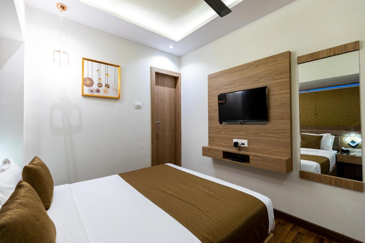 Larmont Luxury Hotel 3*
