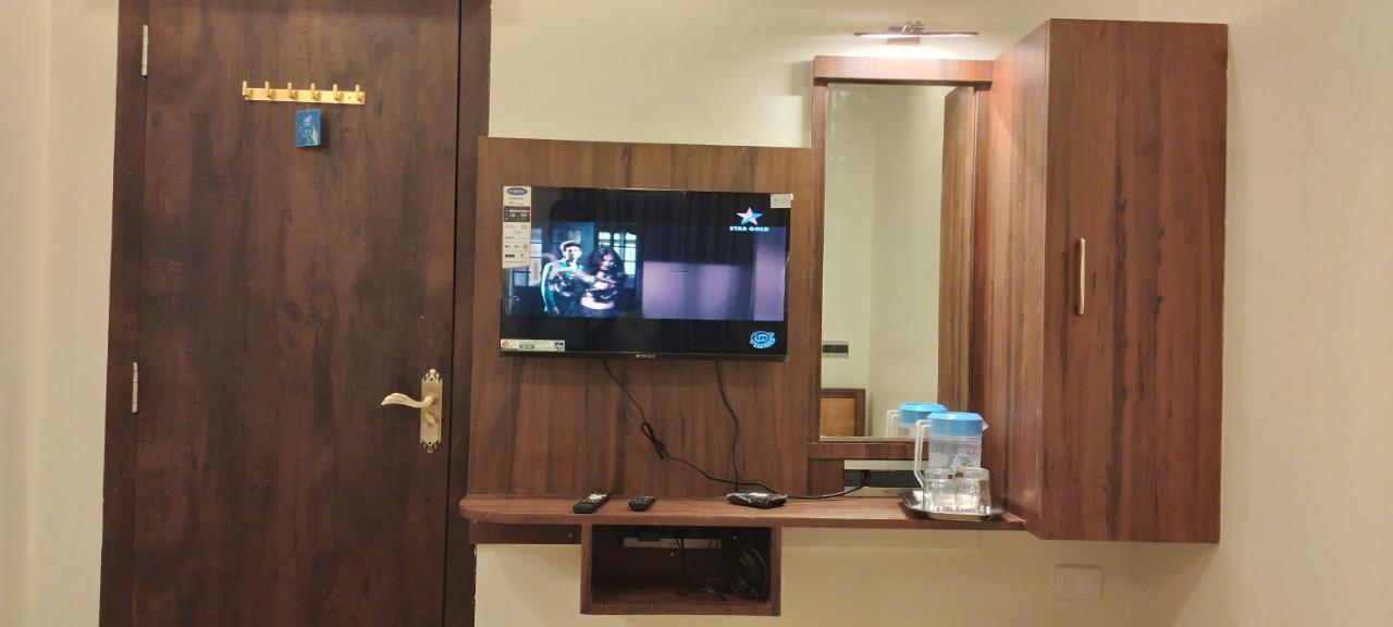 Shine Hospitality Palace Hotel