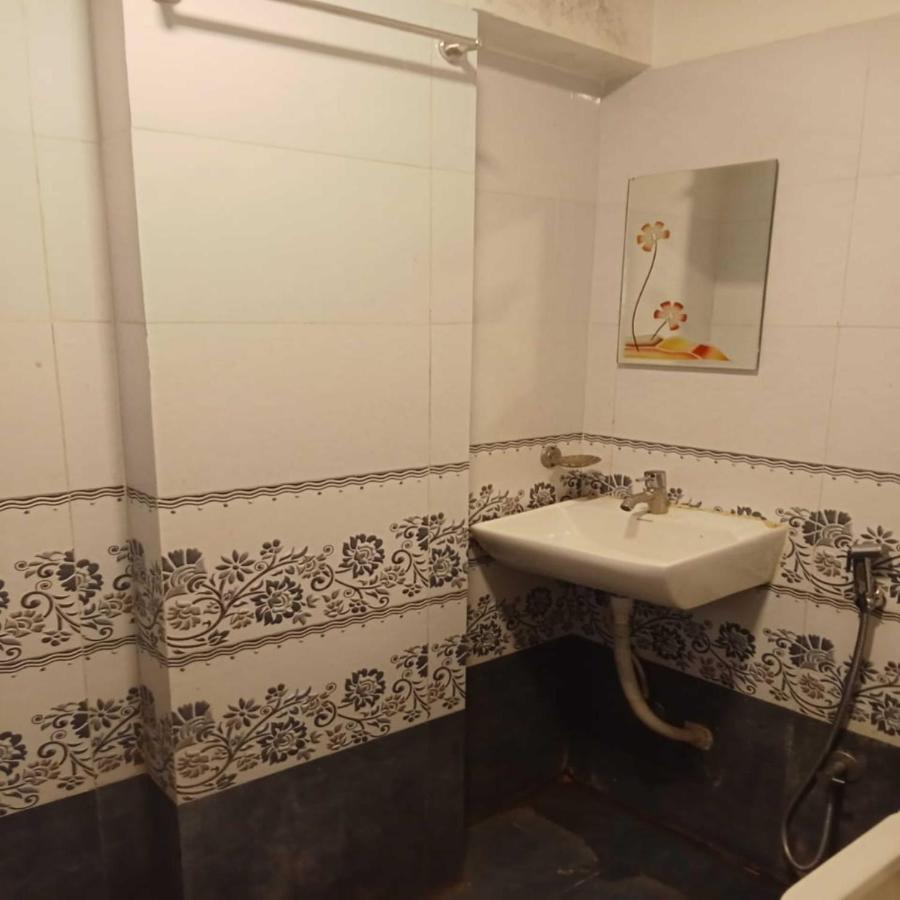 Hotel Hotel Borivali Executive - Near Borivali Railway Station