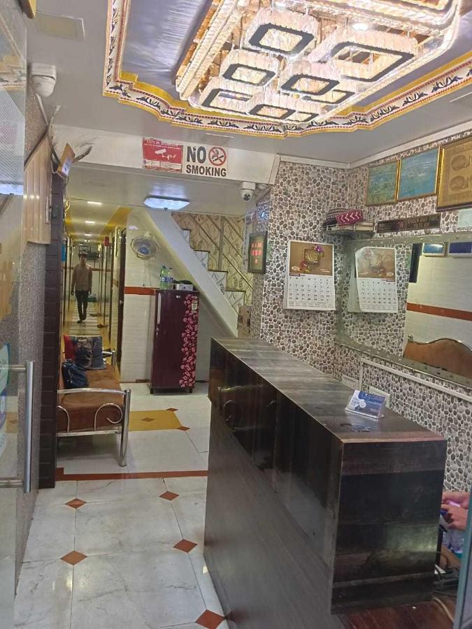 Oyo Flagship 80644 Noble Palace Mumbai