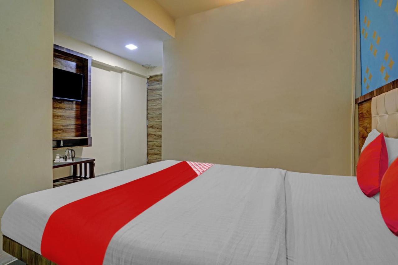 Pop 81030d Crystal Park Jogeshwari Hotel