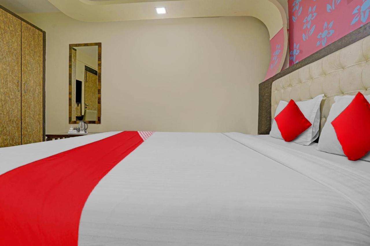 Pop 81030d Crystal Park Jogeshwari Hotel 3*