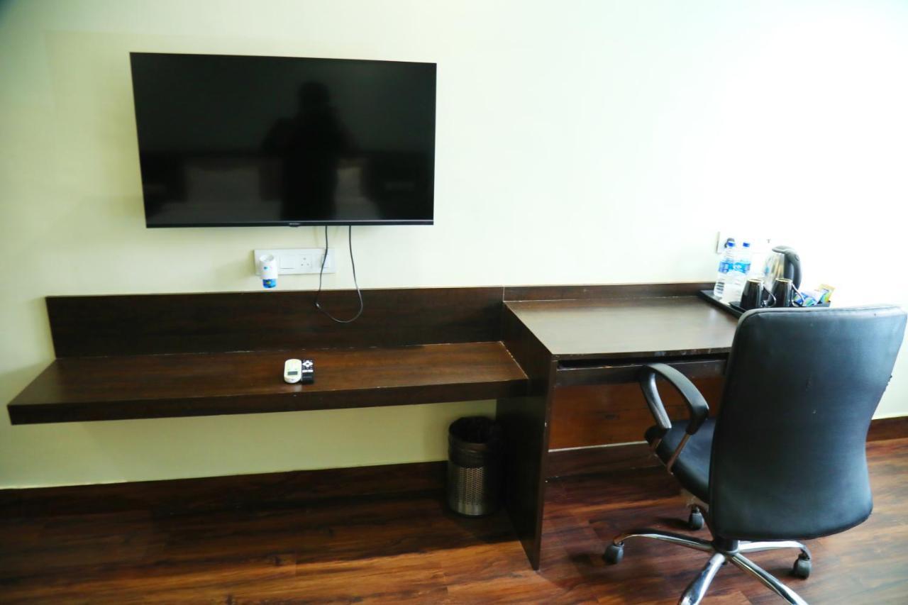 Country & By Turtle - Airport 3* Mumbai