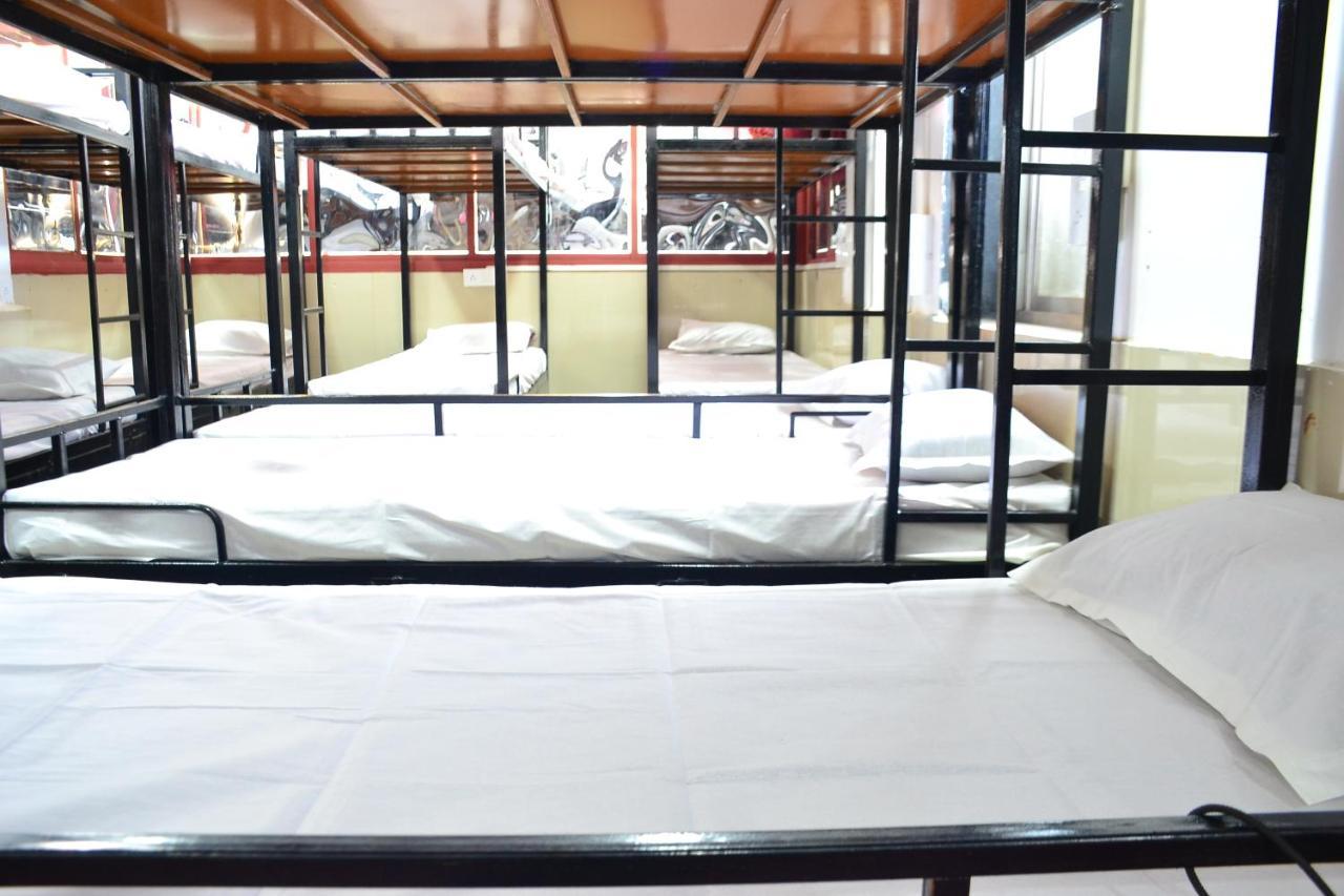 Yaan Gents Hostel *