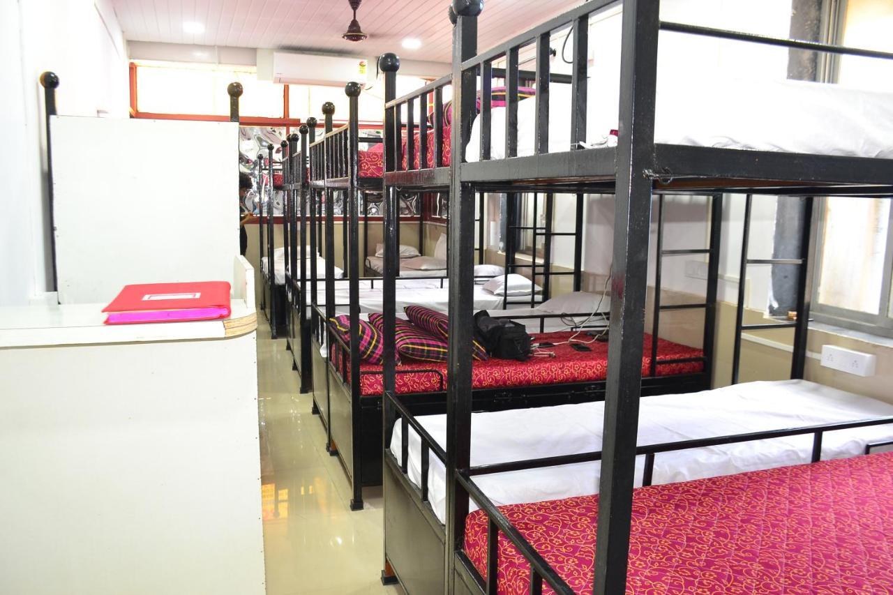 Yaan Gents Hostel *