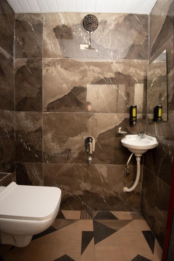 Hotel Priceless Exhibition Centre Goregaon West Mumbai
