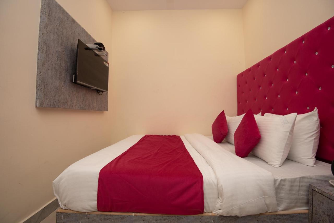 Hotel Priceless Exhibition Centre Goregaon West