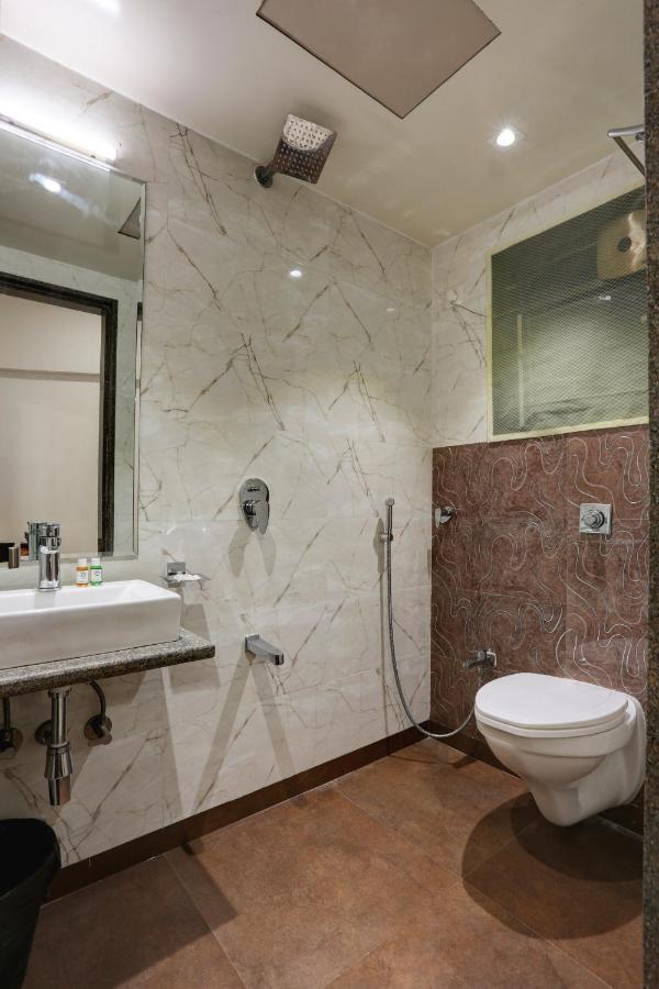 Ozone Colaba 3*