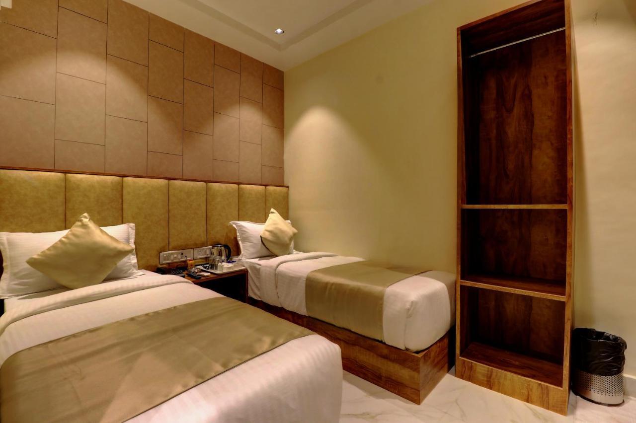 Hotel Amber Near Airport