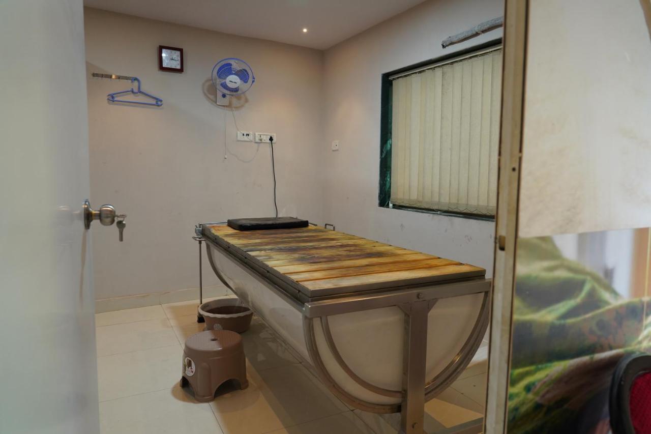 Country & By Turtle - Airport Hotel Mumbai