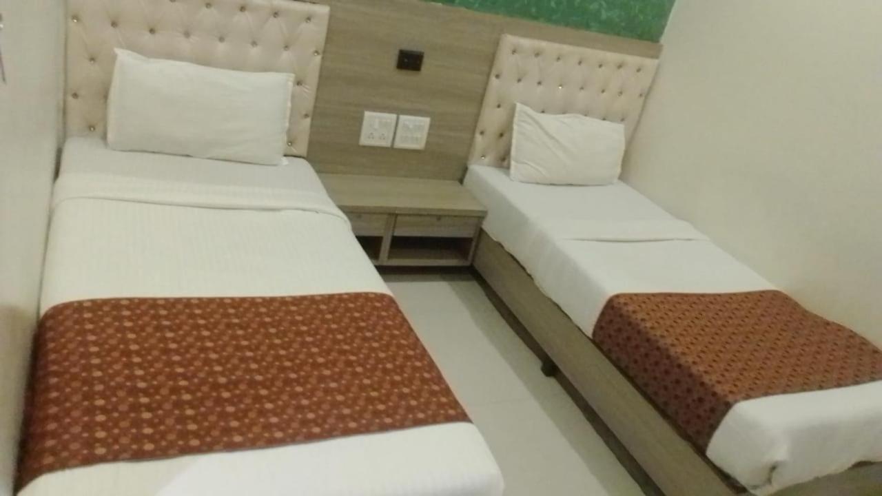 Guest house Time Gold Near Domestics Airport