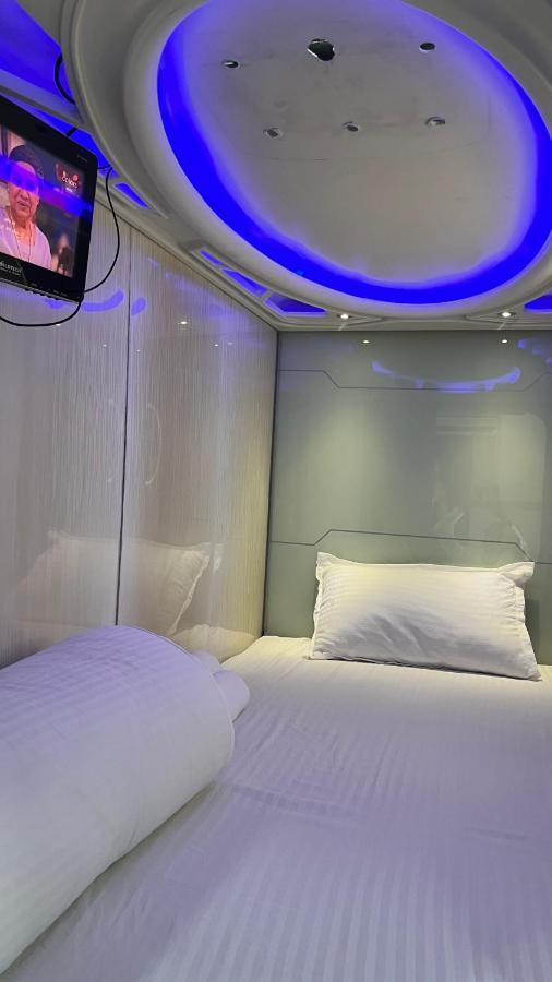 Capsule hotel Astropods *