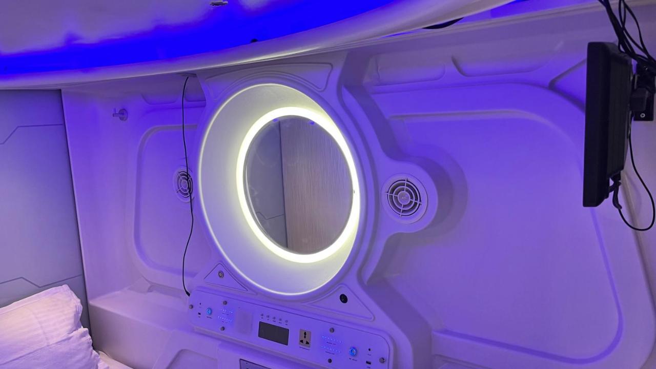 Capsule hotel Astropods