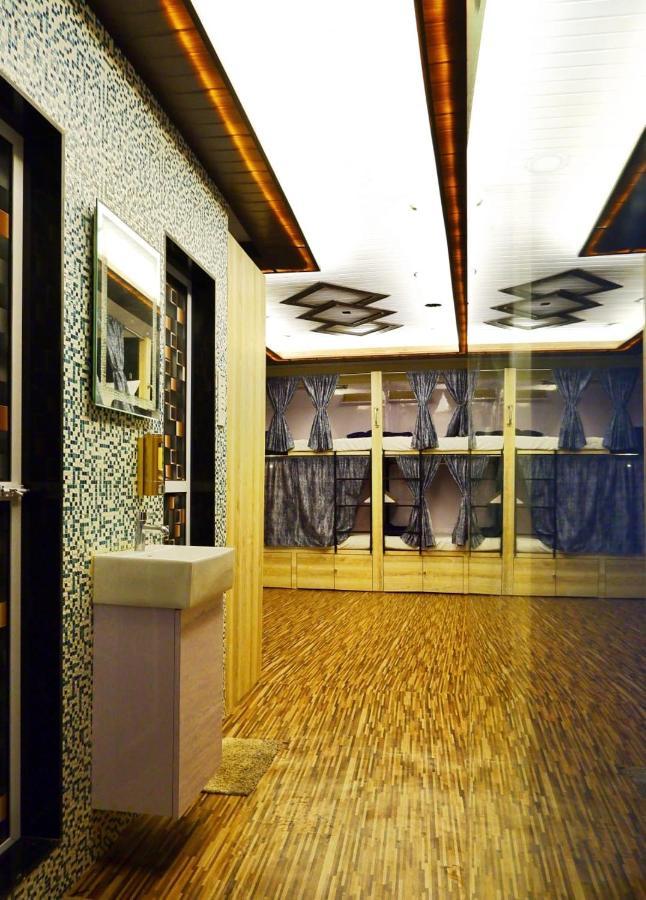 Hostel New India *