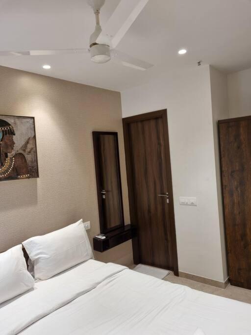 Classy 1bhk In Hiranandani Powai Apartment *
