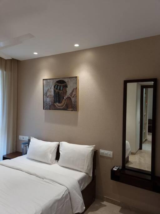 Classy 1bhk In Hiranandani Powai Apartment *