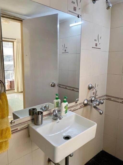 Little Hut 301, 27th Road, Khar West By Connekt Homes Apartment Mumbai