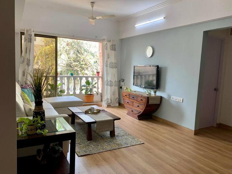 Little Hut 301, 27th Road, Khar West By Connekt Homes Mumbai