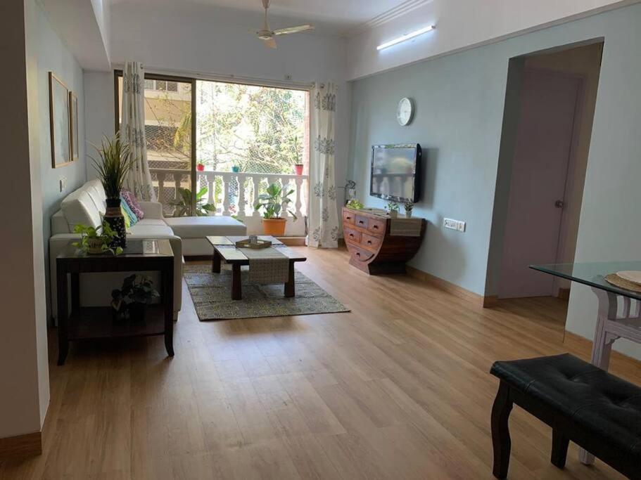 Little Hut 301, 27th Road, Khar West By Connekt Homes *