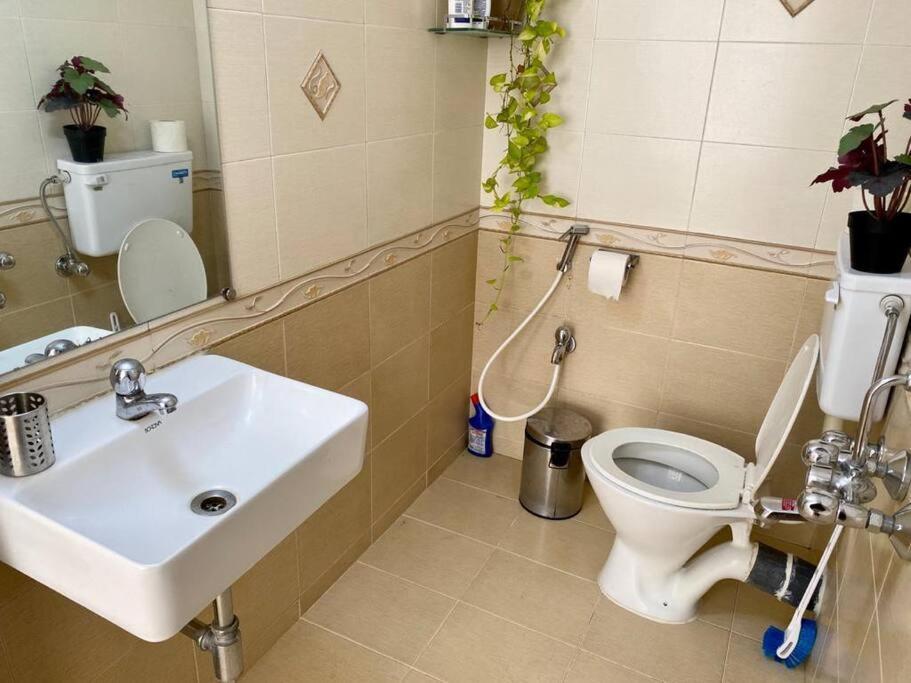 Apartment Little Hut 301, 27th Road, Khar West By Connekt Homes Mumbai