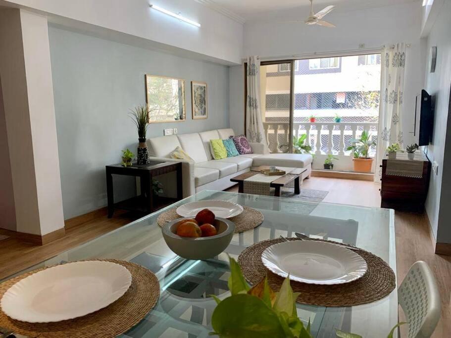 Little Hut 301, 27th Road, Khar West By Connekt Homes Apartment *