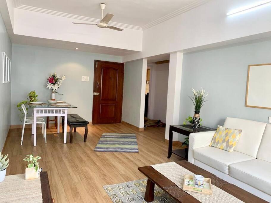 Apartment Little Hut 301, 27th Road, Khar West By Connekt Homes Mumbai